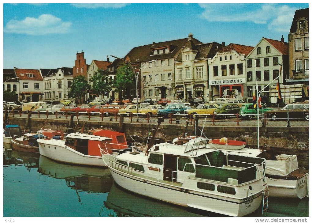 Husum  Schiffbrücke.    Germany.    # 04817 - Husum