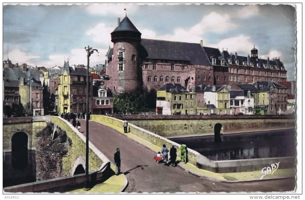 Cpsm   LAVAL Le Vieux Pont Et Le Chateau - Laval