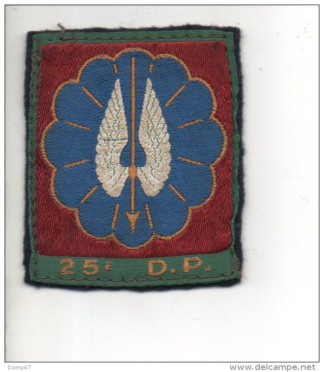 ÉCUSSON MILITAIRE BRODÉ . 25e D.P. - 25e DIVISION PARACHUTISTE - Réf. N°11093TI - - Stoffabzeichen