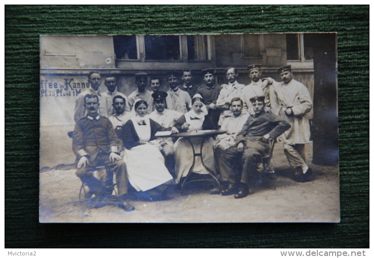 BERLIN - Carte Photo De Soldats Et Infirmières - Autres & Non Classés