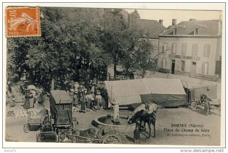 2586-58 - DORNES  - Place Du Champ De Foire - Autres & Non Classés