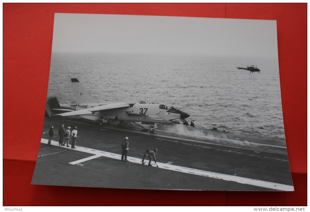 21-12-1979-ARCHIVE MILITAIRE REPORTAGE PHOTOGRAPHIQUE PHOTO PORTE-AVION"FOCH"MER-MANOEUVRE-APPONTAGE>AVION CHASSE MARINE - Bateaux