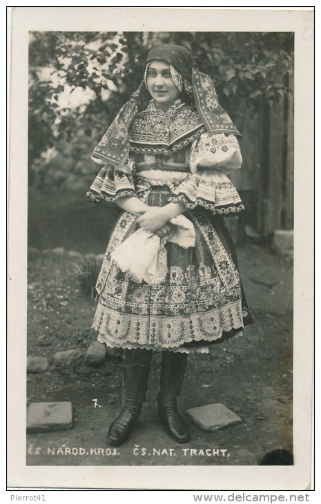 CROATIE - CS. NAT. TRACHT - NAROD KROJ. - Jeune Fille En Costume Traditionnel - Carte écrite à PISTANY (SLOVAQUIE ) - Croatie