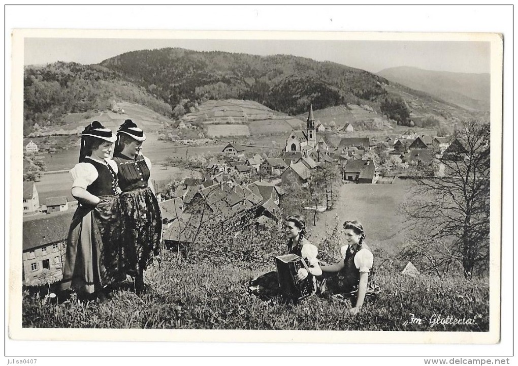 GLOTTERTAL (Allemagne) Vue Du Village Animation Joueuse D'accordéon - Glottertal