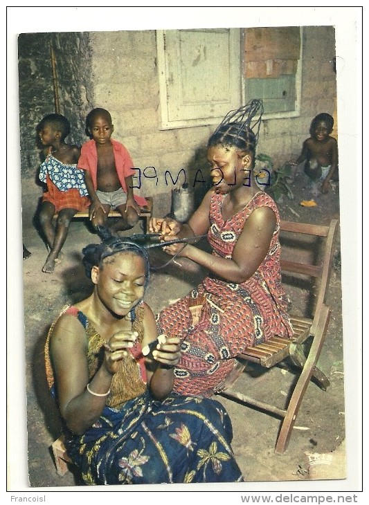 Afrique En Couleurs. Séance De Coiffure IRIS 7021 - Nigeria