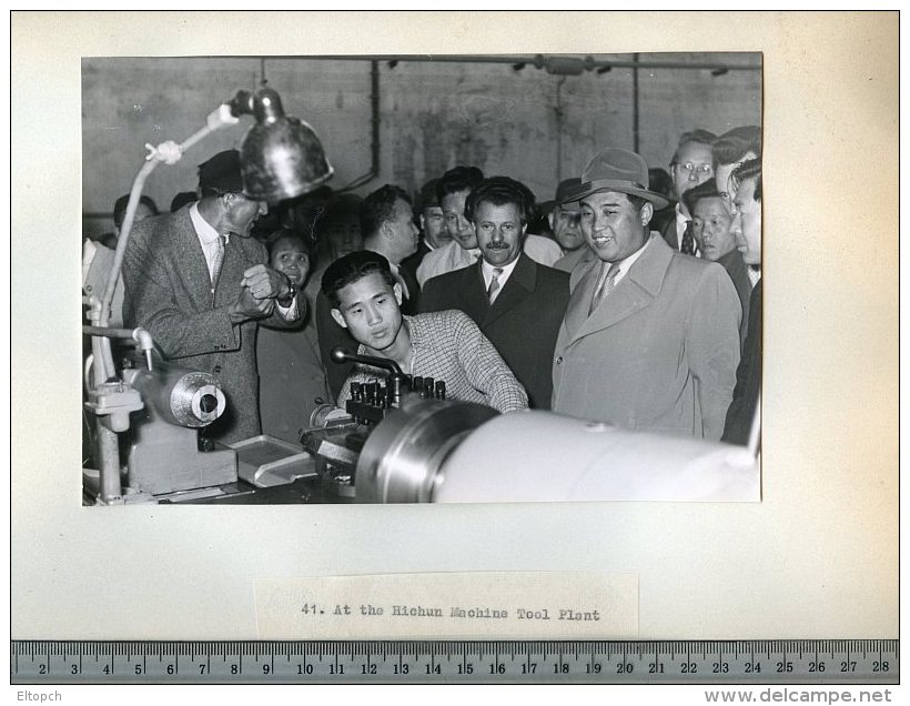 Kim Il Sung Rare Original Photo 1950s North Korea Coree Nord Propaganda Visiting Hichun Machine Tool Plant - Korea (Noord)