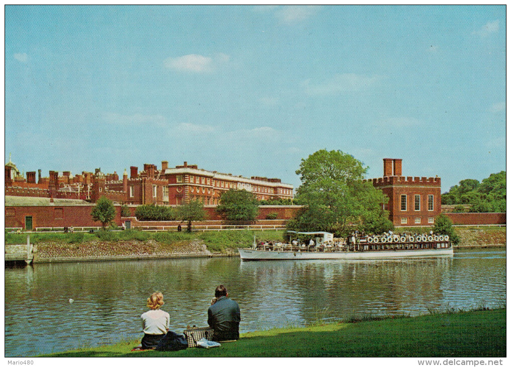 MIDDLESEX    HAMPTON  COURT  PALACE   VIEW  ACROSS RIVER THAMES   (NUOVA) - Middlesex