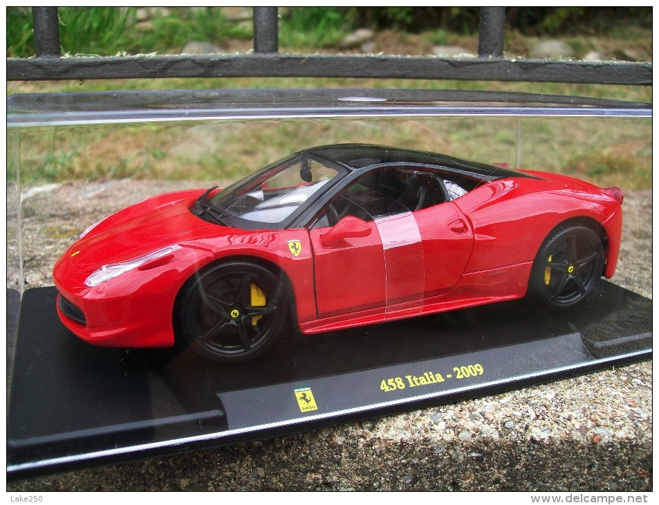 BURAGO - FERRARI 458 ITALIA   AVEC SA  BOITE  Scala 1/24 - Burago