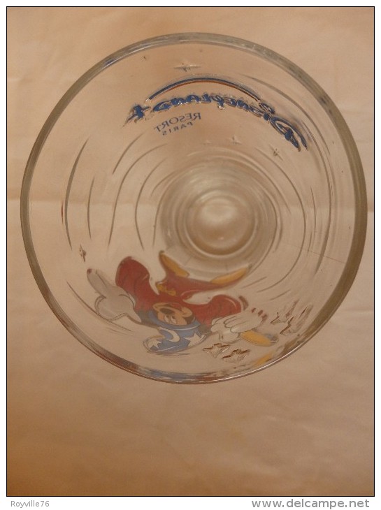 Très Beau Verre Mickey (Disneyland Paris). 15 Cm De Haut Et Culot épais. - Other & Unclassified