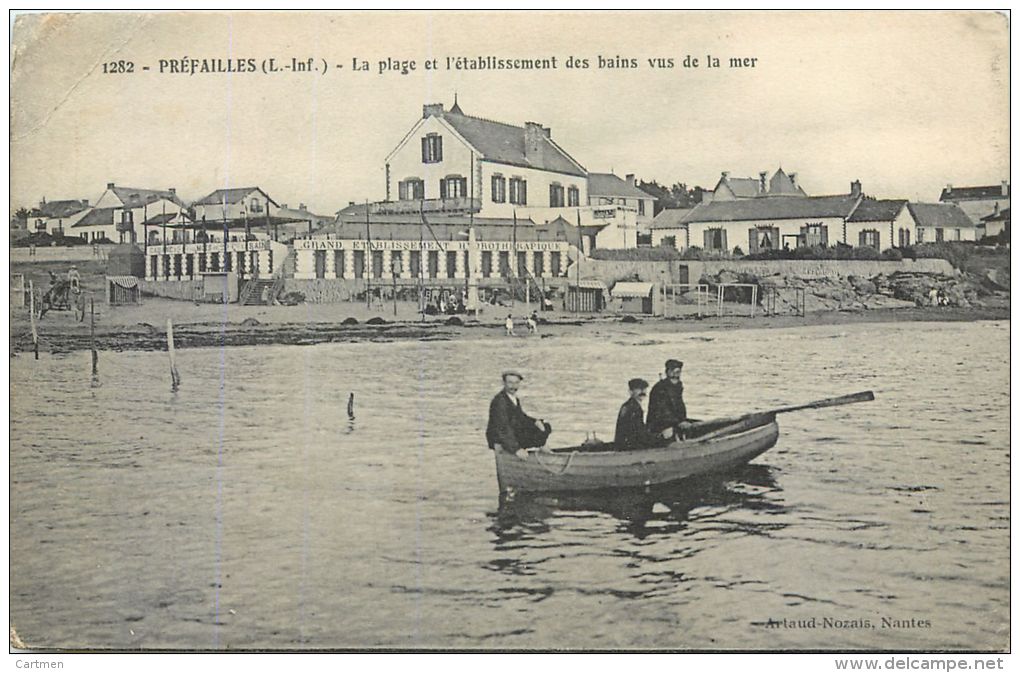 44 PREFAILLES LA PLAGE ET L'ETABLISSEMENT DES BAINS VUS DE LA MER - Préfailles