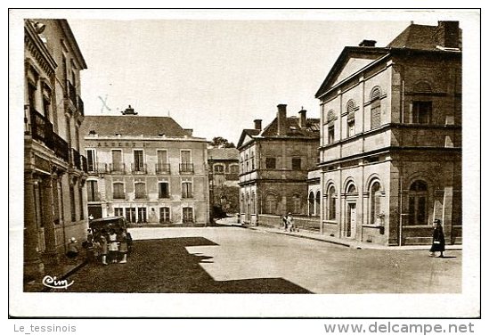 NERIS-LES-BAINS (03) - Place Des Thermes Et Hôtel Léopold - Belle Obk. Daguin De NERIS Au Recto - Neris Les Bains