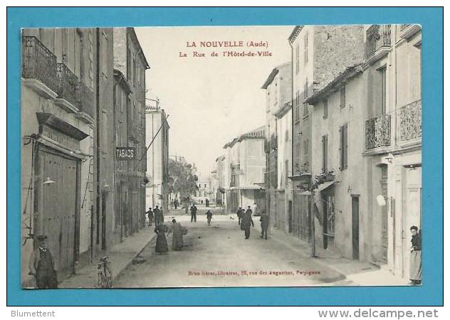 CPA Tabacs La Rue De L'Hôtel De Ville LA NOUVELLE 11 - Andere & Zonder Classificatie