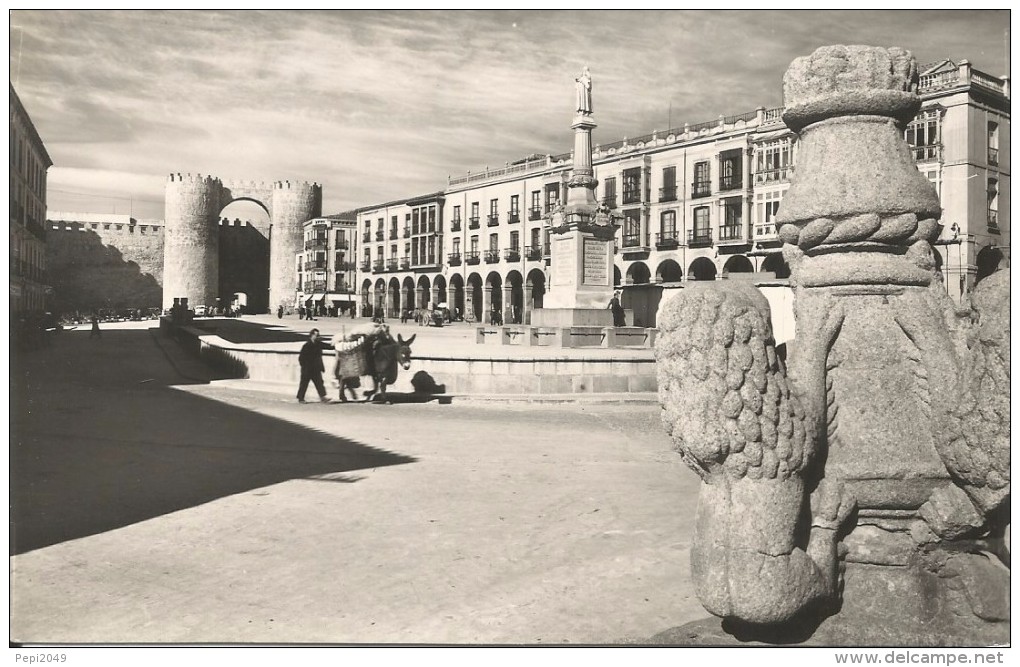 E687 - POSTAL - AVILA -  PLAZA DE SANTA TERESA  ++ - Ávila