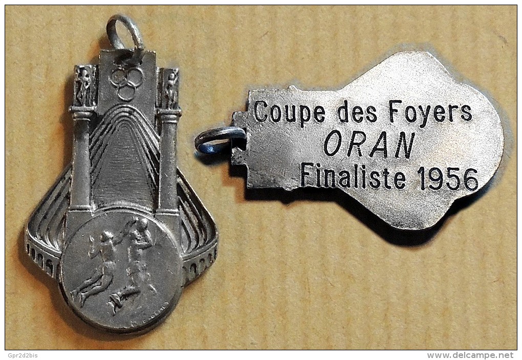 Basketball - Ancienne Médaille En Métal Argenté : ALGERIE ORAN 1956 Finaliste De La Coupe Des Foyers ( Demey ) - Bekleidung, Souvenirs Und Sonstige