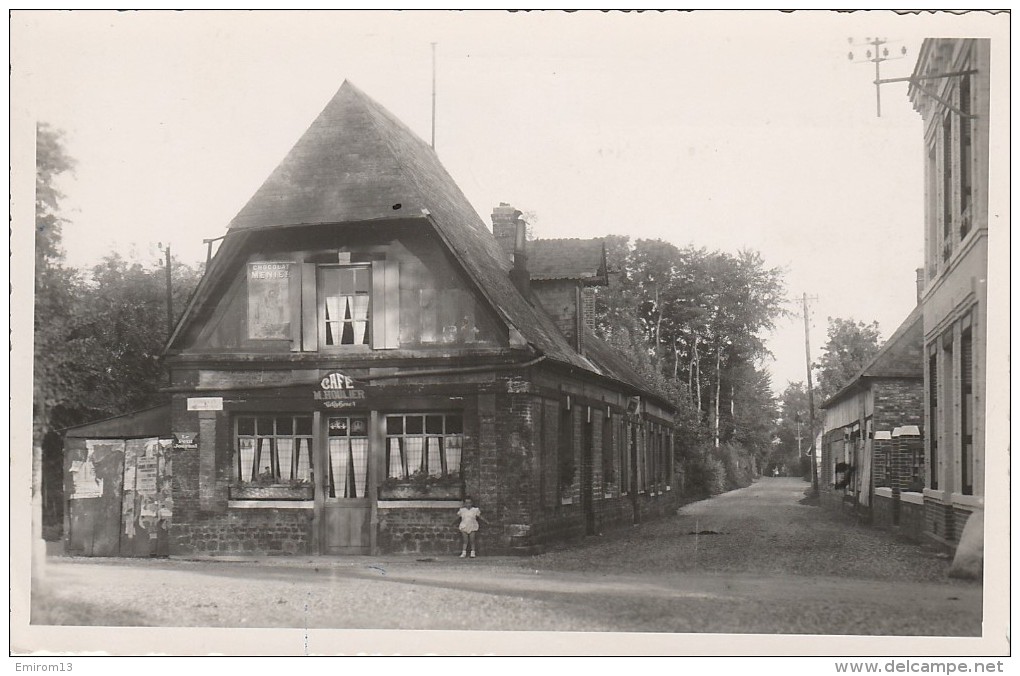 76 Seine Maritime Ouainville Le Café Houlier Et La Rue Principale Le Petit Journal Et Pub Chocolat Menier Sur La Facade - Autres & Non Classés