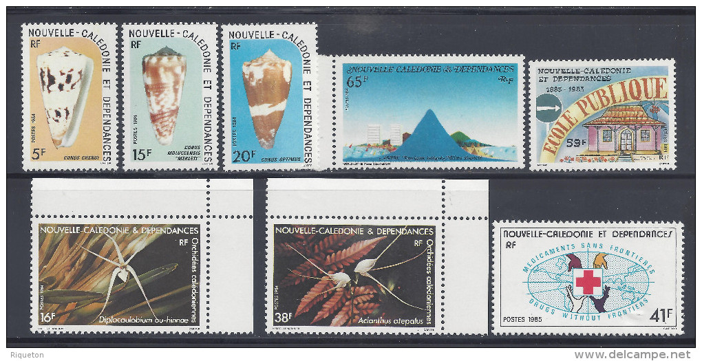 Nelle-CALEDONIE -  1975-85 -  PETIT LOT DE 17 TIMBRES NEUFS SANS CHARNIERES - XX - MNH - TTB  - - Collections, Lots & Séries