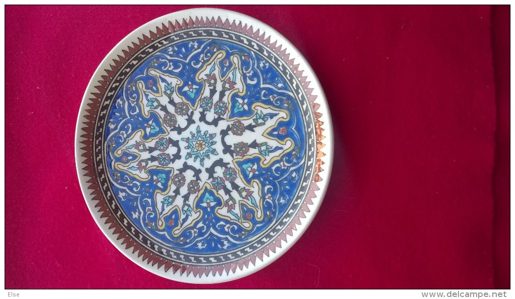 ASSIETTE MURALE CERAMIQUE  -  PEUT ETRE TURQUIE  -   TRES BEAU DECOR   ... - Art Oriental