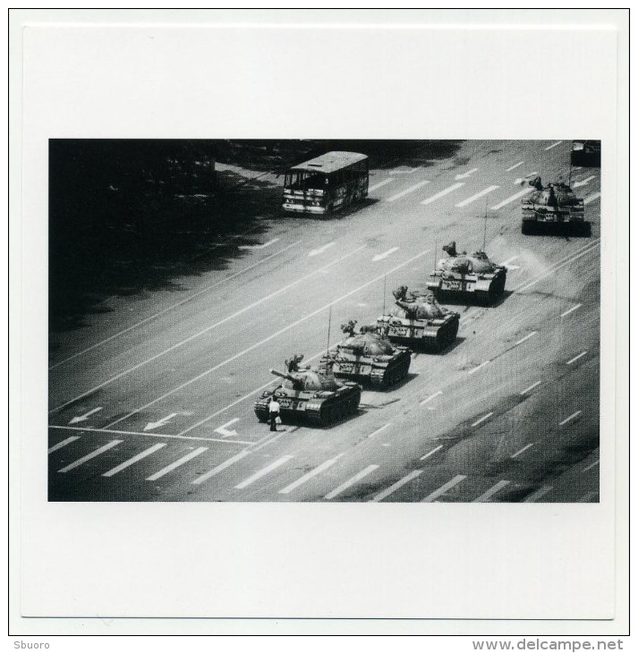 Etudiant Face Aux Chars, Place Tien An Men, Pékin, Chine 1989 - History