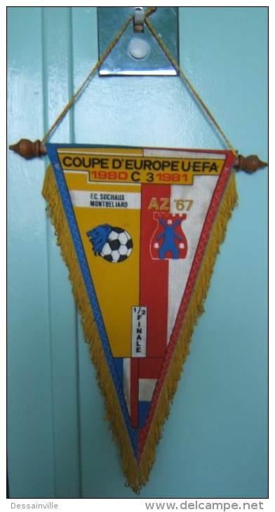 FANIION  COUPE D'EUROPE UEFA 1981 SOCHAUX - AZ 67  1/2 FINALE - Habillement, Souvenirs & Autres