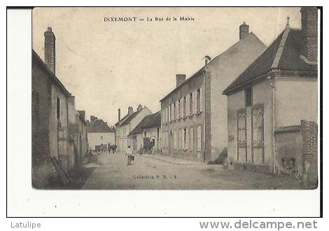 Dixemont  89   La Rue De La Mairie Animée Et Attelage - Dixmont