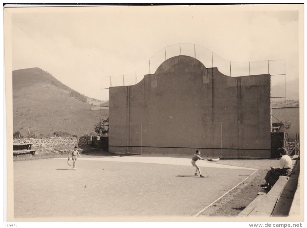 PHOTO Pas C P A----64  ? ---PELOTE BASQUE --au Fronton Avec Mon Copain---voir 2 Scans - Altri & Non Classificati