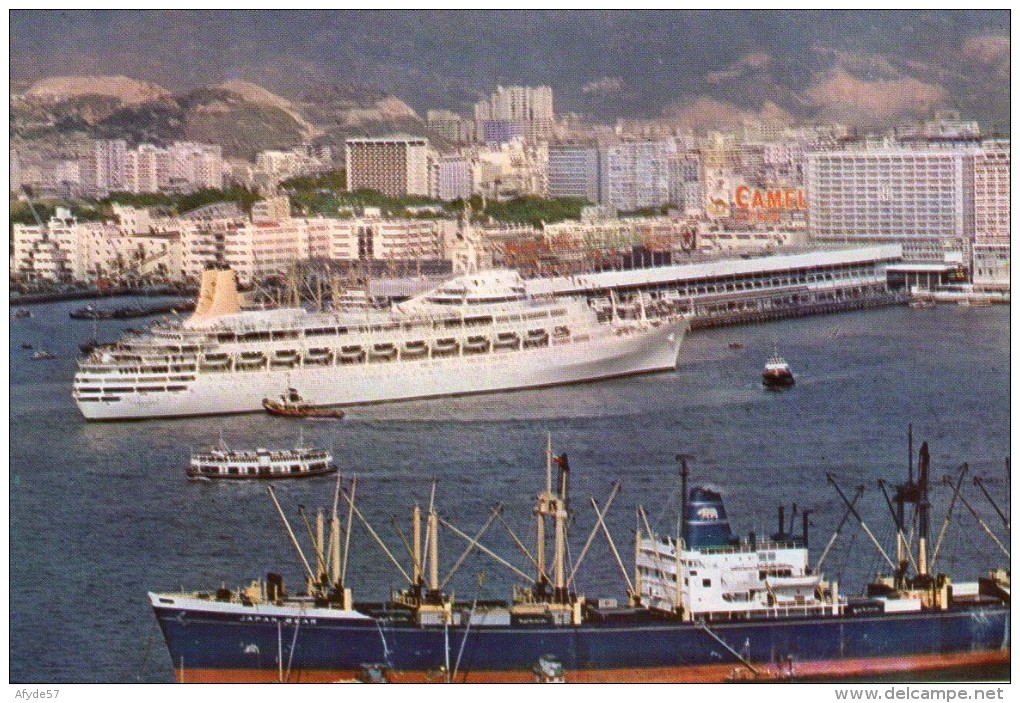 CPM:    HONG KONG'S  (chine):   Ocean Terminal  - Parking Aside Is A Passanger Liner " Camberra".   (A 1929) - China (Hong Kong)