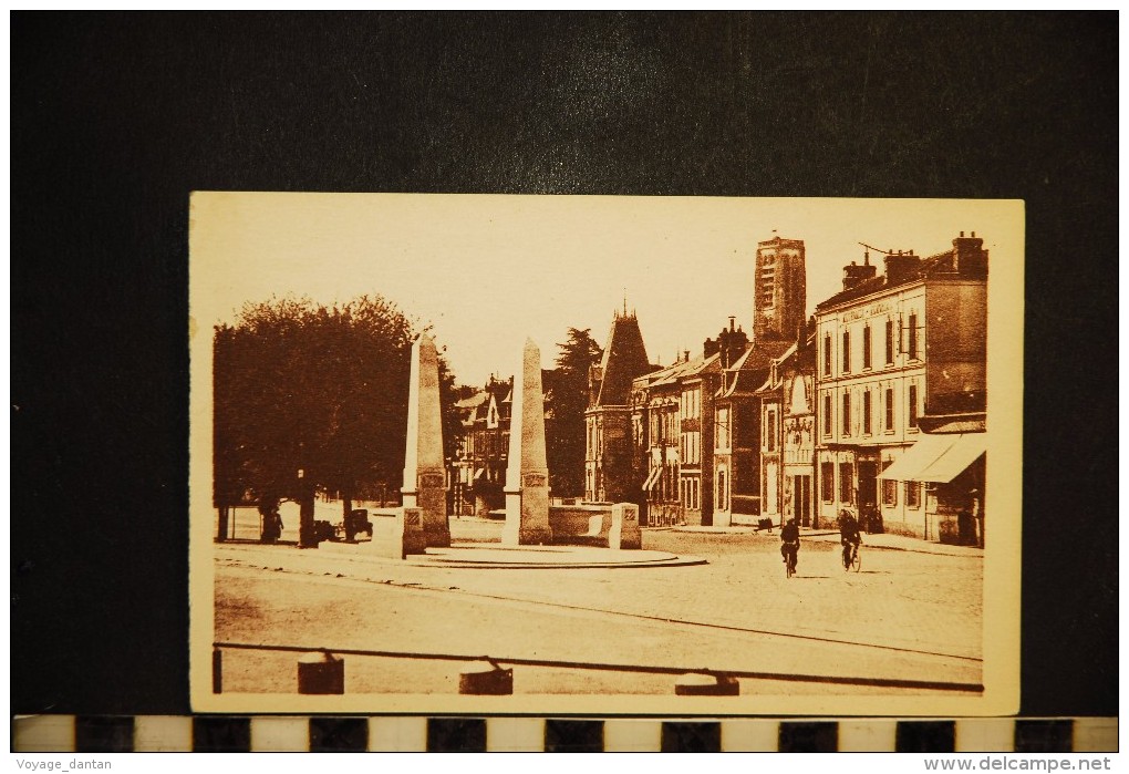 02. Château-Thierry. Place Des Etats Unis. Monument De La 3è Division De L 'armée  MILITARIA - Chateau Thierry