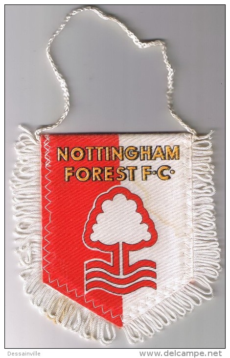 FANION  NOTTINGHAM FOREST - Bekleidung, Souvenirs Und Sonstige