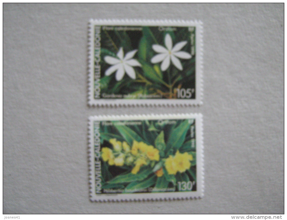 NOUVELLE CALEDONIE    P 599/600 * *   FLEURS TYPIQUES - Unused Stamps