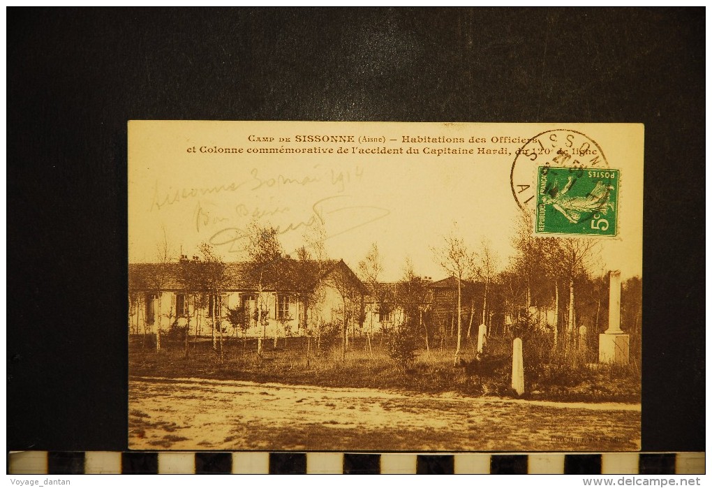 CPA  76, Camp De SISSONNE Habitations Des Officiers Et Colonne Commémorative, MILITARIA,1914 - Sissonne