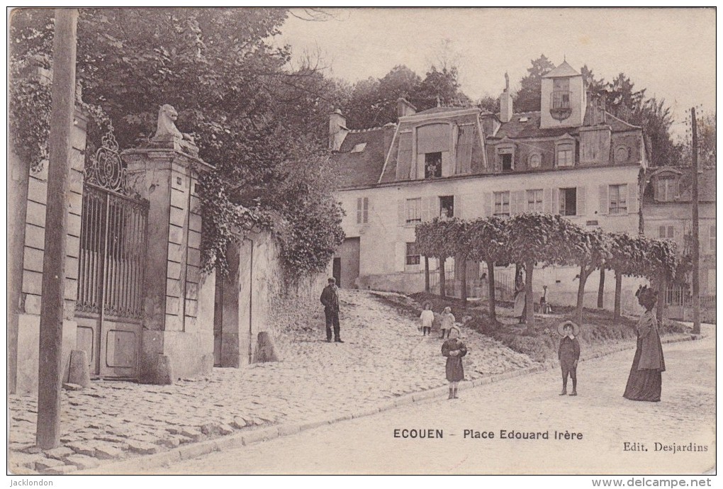 95 -  ÉCOUEN  Place Edouard Frère  Animée - Ecouen