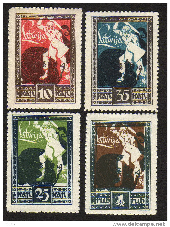 Lettonie 1919  Lot De 4 Timbres Neufs   Chevalier  Epée  Ecu Bouclier - Letonia