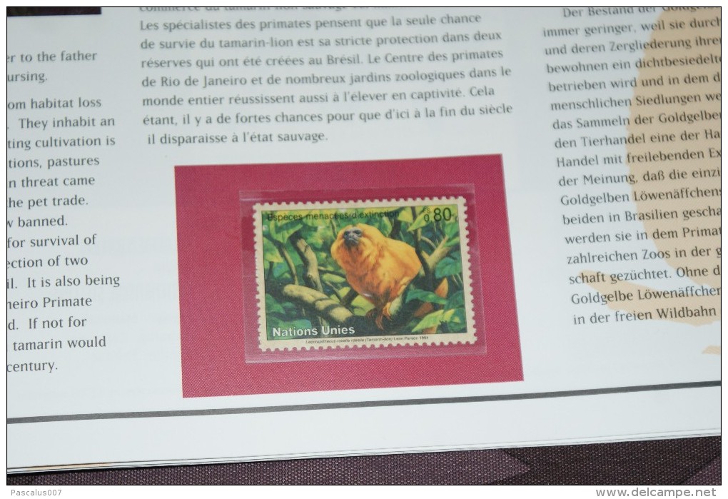 Album WWF espèces menacées d´extinction 1994 - 32 pages avec 12 timbres neufs