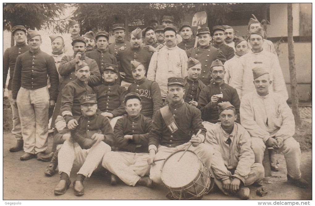 BEAUMONT Sur SARTHE - Groupe De Militaires Du 284ème RI Posant En 1912  ( Carte-photo ) - Beaumont Sur Sarthe
