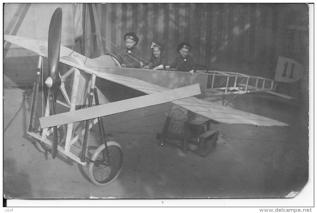 Enfants Photographiés Dans Un Avion Blériot IX Sur Un Meeting Aérien 1 Carte Photo Avion Aviation Aéroplane 14-18 Ww1 - Aviation