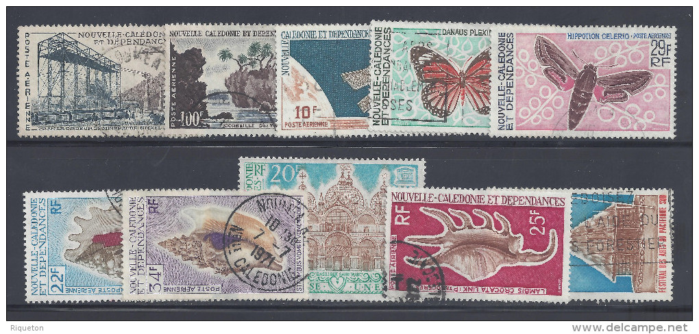 NOUVELLE-CALEDONIE - 1955-75 - POSTE AERIENNE - LOT DE 20 TIMBRES - OBLITERES - B/TB - - Collezioni & Lotti