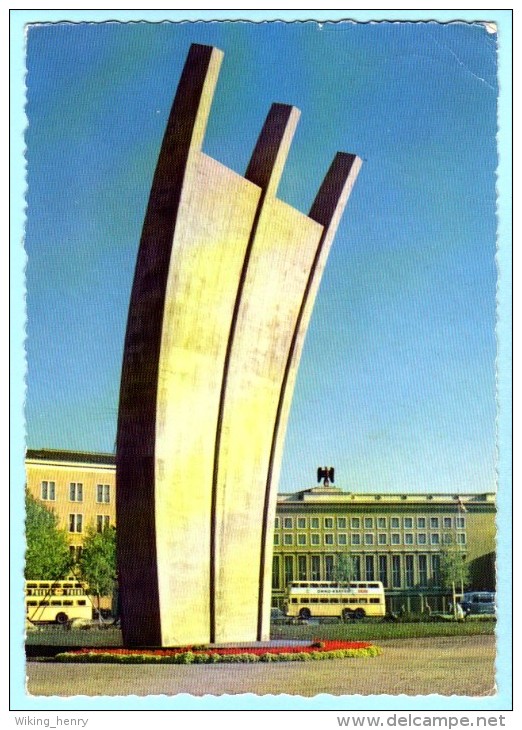 Berlin Tempelhof - Luftbrücken Ehrenmal 2 - Tempelhof