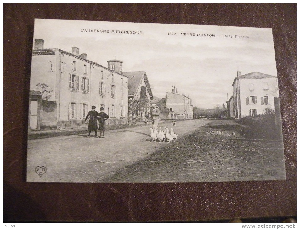 A302. CPA  63. VEYRE-MONTON. Route D'Issoire.  Rare Beau Plan Animé. Ecrite 1911 - Veyre Monton