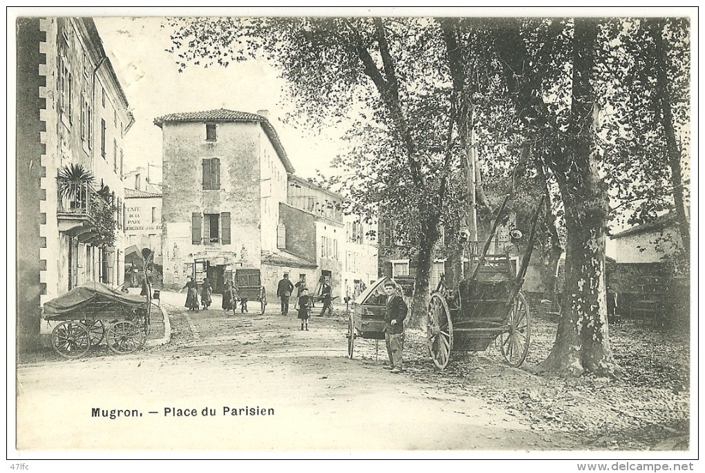 CPA Animée - MUGRON (Landes 40250) Place Du Parisien (attelages) - Autres & Non Classés