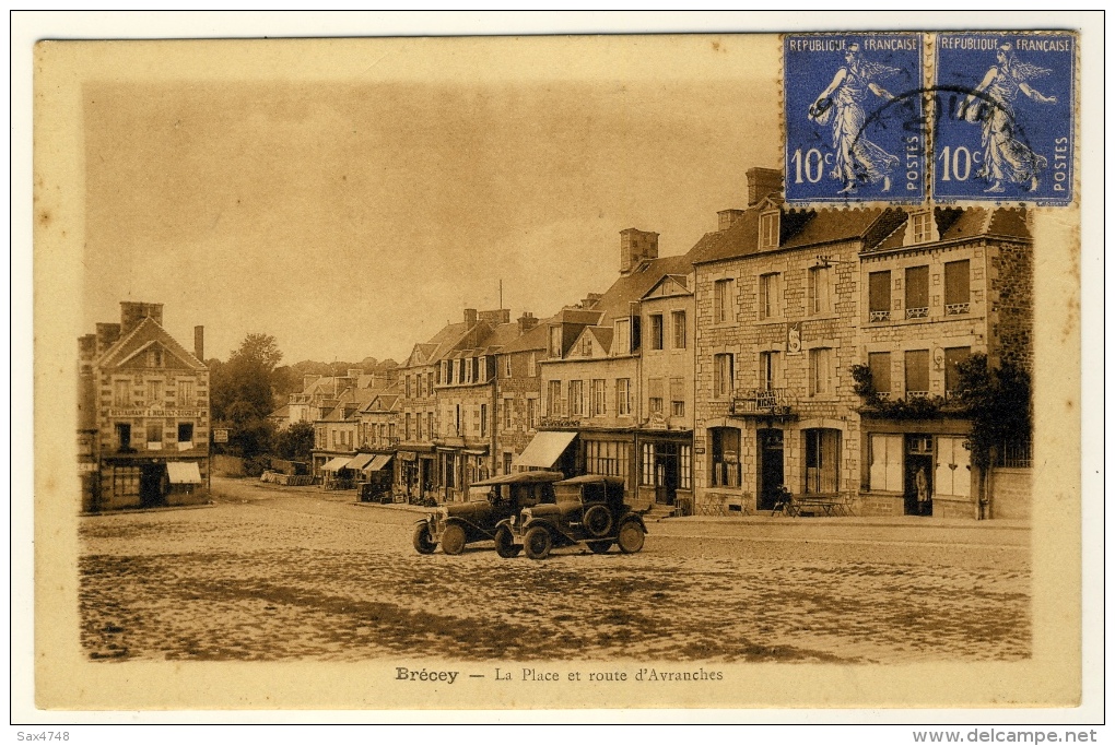 50  - Brecey  -  La Place Et Route D´Avranches    ( Automobiles Anciennes ) - Turismo