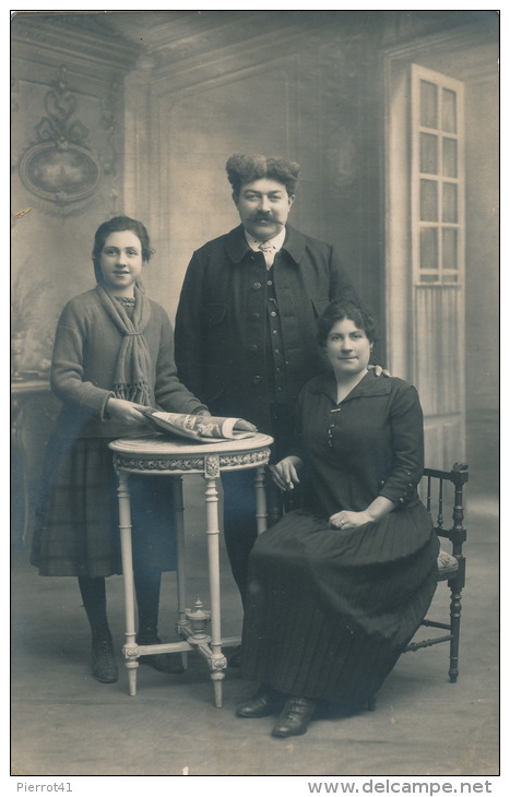 MARSEILLE EN BEAUVAISIS - Belle Carte Photo Portrait De Famille écrite En 1925 - Marseille-en-Beauvaisis