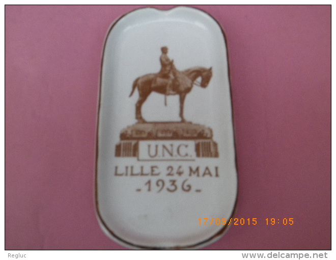 COLLECTION - RARE CENDRIER PORCELAINE -THEME MILITARIAT - U.N.C. - DATE LILLE 1936 - - Porcelain