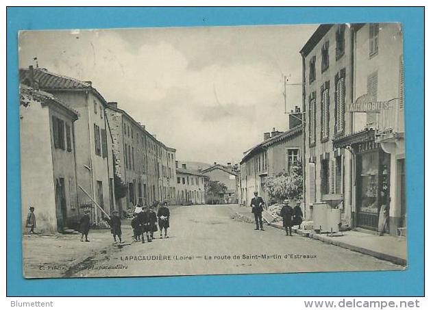 CPA La Route De Saint-Martin D'Estreaux LAPACAUDIERE 42 - La Pacaudiere