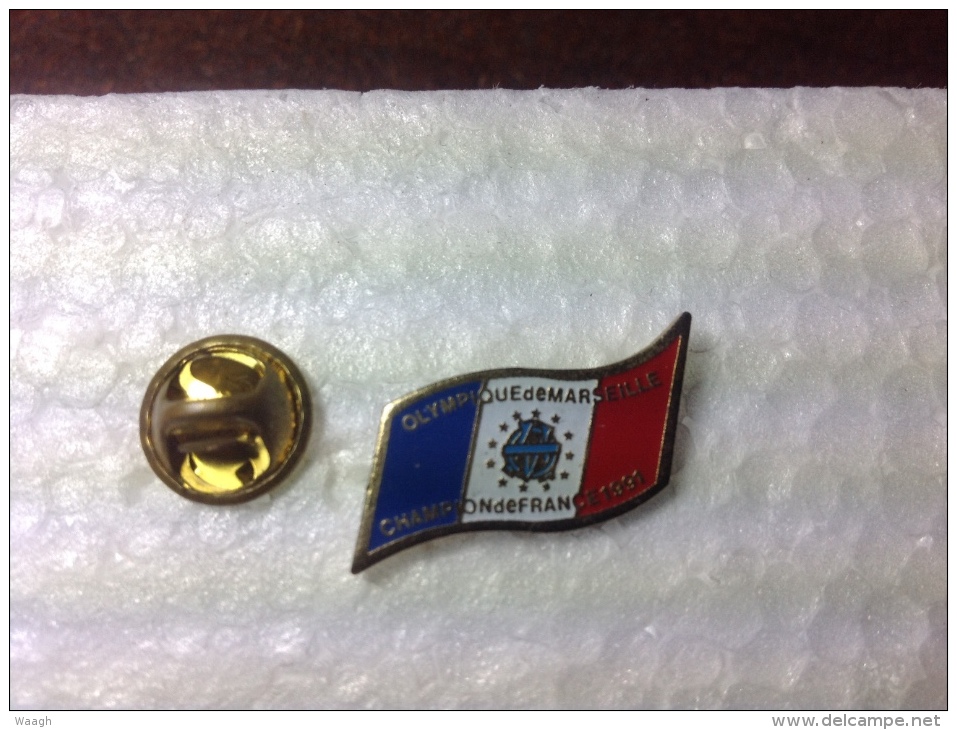 Pin´s OLYMPIQUE DE MARSEILLE Champion De France 1991 - Militaria