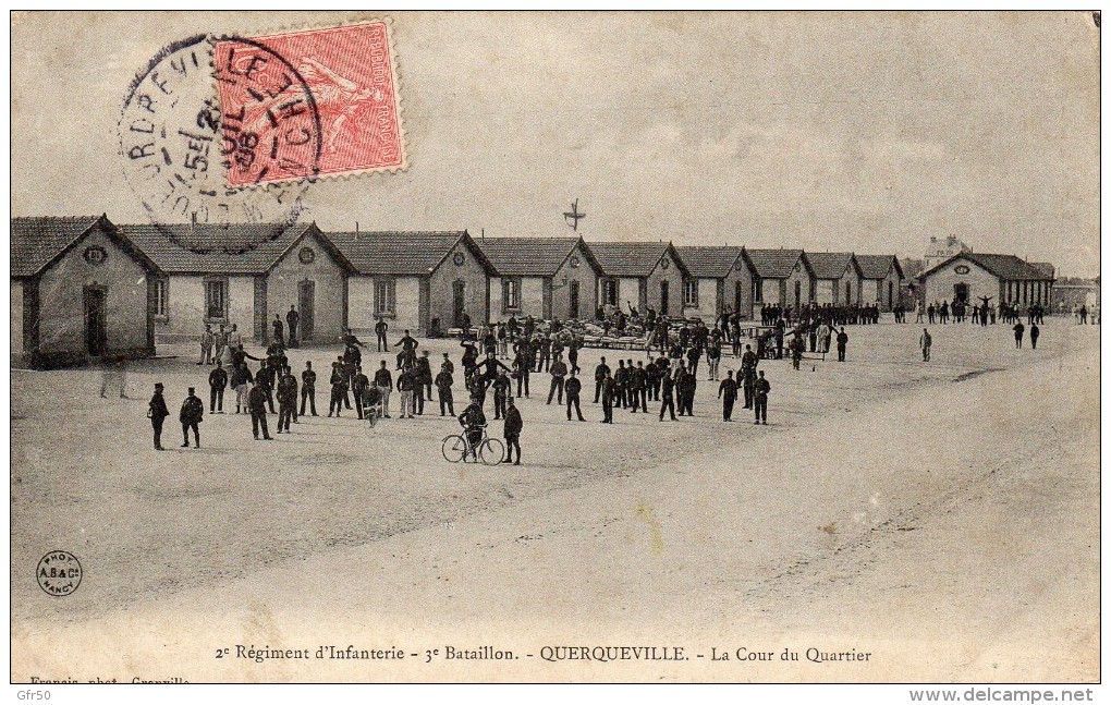 CPA  - QUERQUEVILLE     (50)   2é Régiment D'Infanterie -  3é Bataillon  -   La Cour Du Quartier - Autres & Non Classés