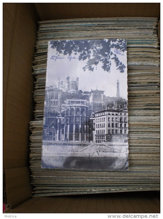 LOT DE 500 CARTES POSTALES Semi-Moderne Petit Format Style "Drouilles", Cartes Courantes  De France (lot5) - 500 CP Min.