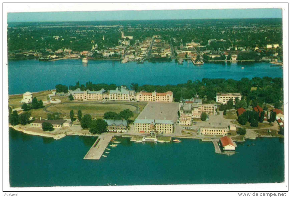 FRA CARTOLINA CANADA AERIAL VIEW OF ROYAL MILITARY COLLEGE SHOWING KINGSTONE, ONTARIO, BACKGROUND  NON VIAGGIATA CONDIZI - Kingston