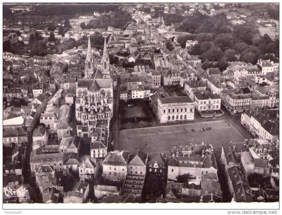 Cholet.. Belle Vue Aérienne Place Travot  La Cathédrale  Le Théâtre - Cholet