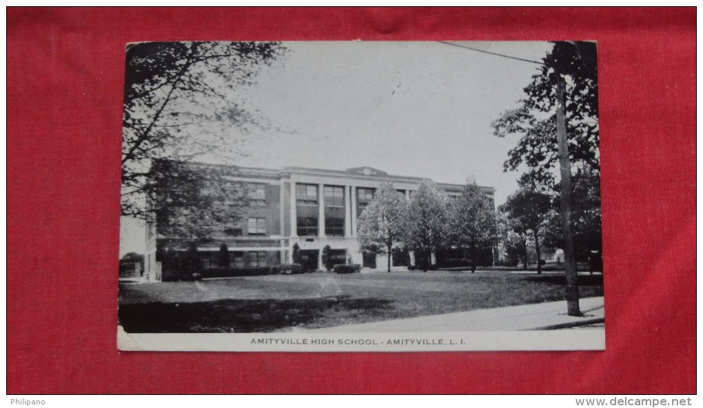 - New York> Long Island  Amityville  High School As Is Paper Peel On Back Ref 1977 - Long Island