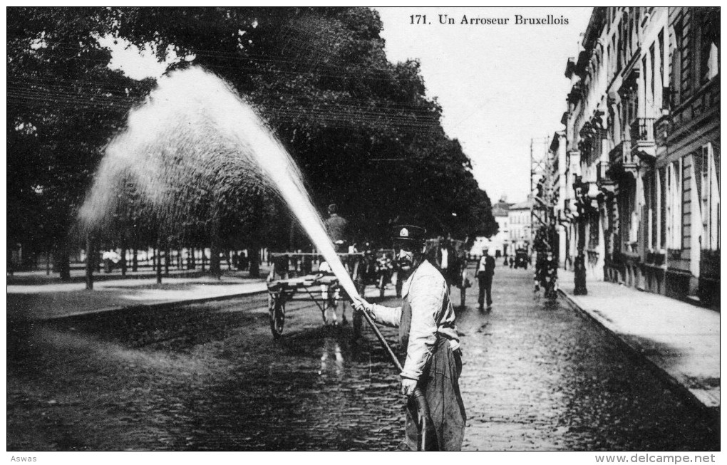 RP: UN ARROSEUR, BRUXELLOIS ~ A SPRINKLER, BRUSSELS - Straßenhandel Und Kleingewerbe